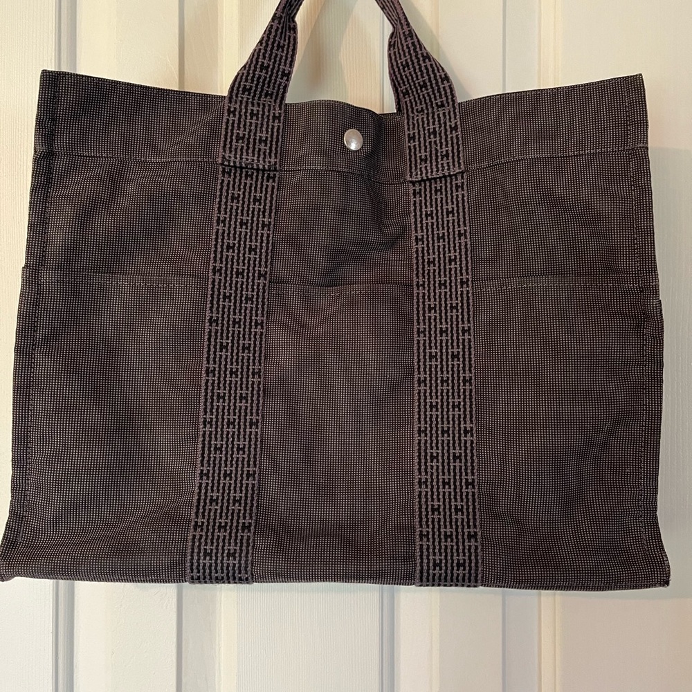 EUC Hermes zippered canvas tote with lock, no key